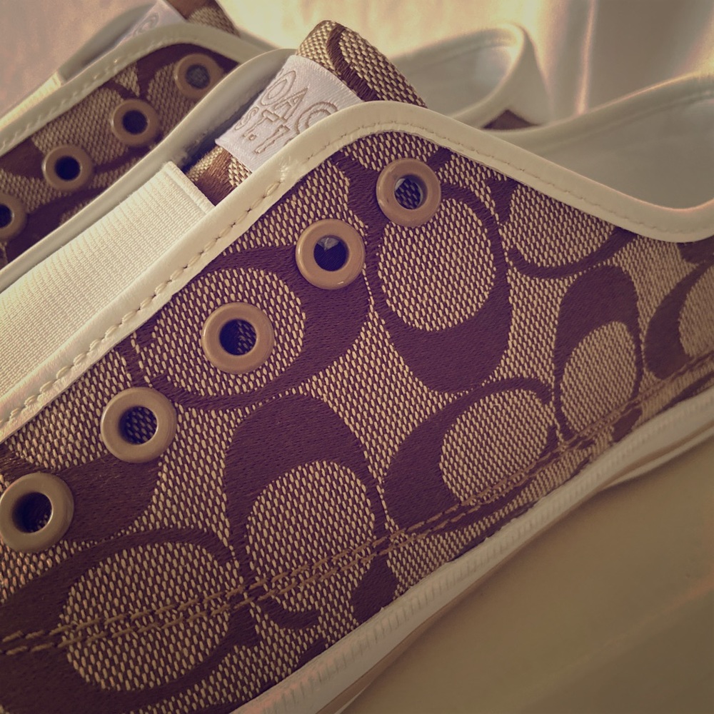 Like new coach shoes